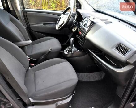 Черный Фиат Добло, объемом двигателя 1.6 л и пробегом 240 тыс. км за 7200 $, фото 24 на Automoto.ua