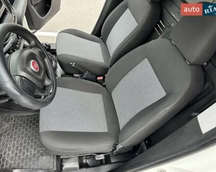 Красный Фиат Добло, объемом двигателя 1.25 л и пробегом 207 тыс. км за 7200 $, фото 9 на Automoto.ua