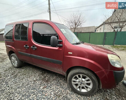 Красный Фиат Добло, объемом двигателя 1.3 л и пробегом 280 тыс. км за 5200 $, фото 5 на Automoto.ua