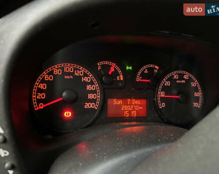 Красный Фиат Добло, объемом двигателя 1.3 л и пробегом 280 тыс. км за 5200 $, фото 11 на Automoto.ua