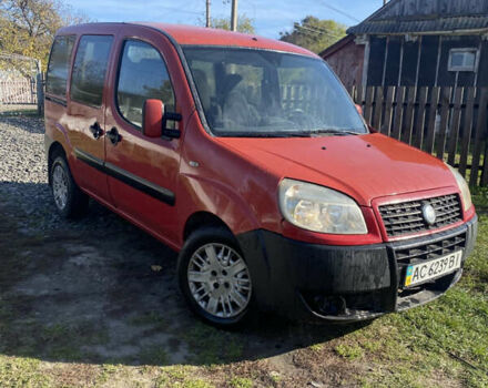 Красный Фиат Добло, объемом двигателя 1.2 л и пробегом 350 тыс. км за 3500 $, фото 1 на Automoto.ua
