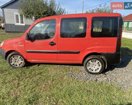 Красный Фиат Добло, объемом двигателя 1.2 л и пробегом 350 тыс. км за 3500 $, фото 5 на Automoto.ua