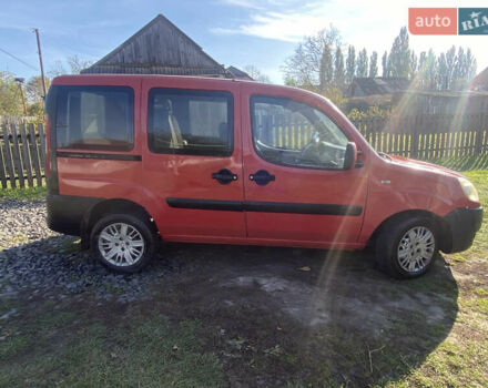 Красный Фиат Добло, объемом двигателя 1.2 л и пробегом 350 тыс. км за 3500 $, фото 2 на Automoto.ua