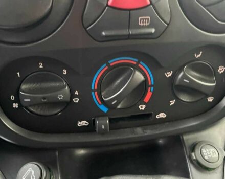 Красный Фиат Добло, объемом двигателя 1.4 л и пробегом 150 тыс. км за 5900 $, фото 15 на Automoto.ua