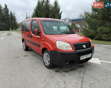 Красный Фиат Добло, объемом двигателя 1.6 л и пробегом 350 тыс. км за 3700 $, фото 2 на Automoto.ua