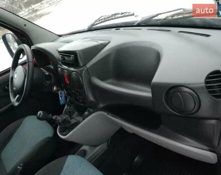 Красный Фиат Добло, объемом двигателя 1.4 л и пробегом 205 тыс. км за 7000 $, фото 2 на Automoto.ua