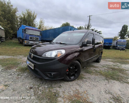 Красный Фиат Добло, объемом двигателя 1.6 л и пробегом 220 тыс. км за 10500 $, фото 3 на Automoto.ua