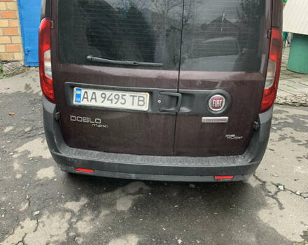 Красный Фиат Добло, объемом двигателя 1.6 л и пробегом 220 тыс. км за 10500 $, фото 2 на Automoto.ua