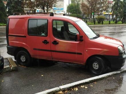 Красный Фиат Добло, объемом двигателя 1.6 л и пробегом 340 тыс. км за 2000 $, фото 1 на Automoto.ua
