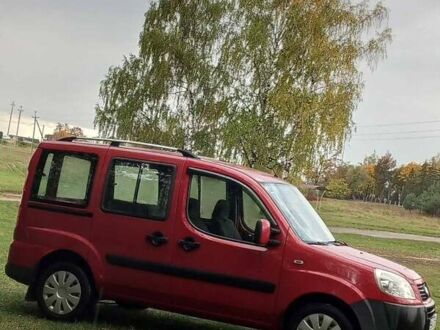 Красный Фиат Добло, объемом двигателя 1.3 л и пробегом 196 тыс. км за 5100 $, фото 1 на Automoto.ua