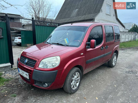 Красный Фиат Добло, объемом двигателя 1.3 л и пробегом 280 тыс. км за 5200 $, фото 1 на Automoto.ua