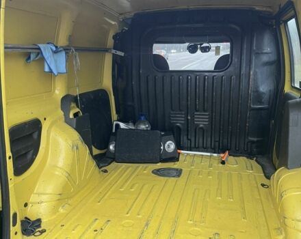 Желтый Фиат Добло, объемом двигателя 1.2 л и пробегом 332 тыс. км за 3250 $, фото 1 на Automoto.ua