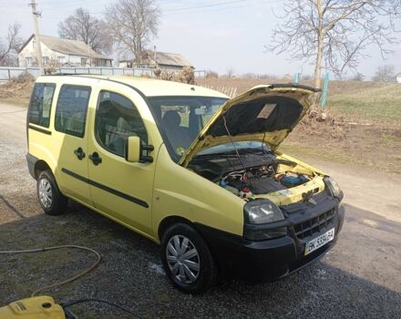Желтый Фиат Добло, объемом двигателя 1.9 л и пробегом 289 тыс. км за 4099 $, фото 2 на Automoto.ua