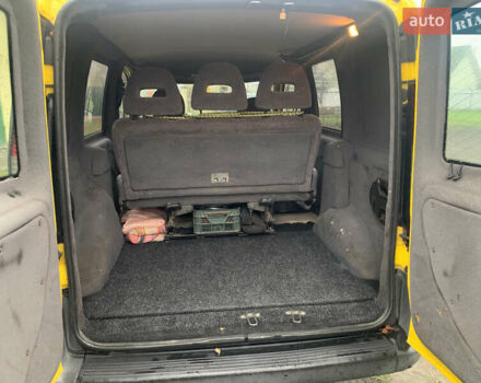 Желтый Фиат Добло, объемом двигателя 1.3 л и пробегом 268 тыс. км за 4000 $, фото 7 на Automoto.ua