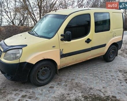 Желтый Фиат Добло, объемом двигателя 1.3 л и пробегом 337 тыс. км за 2999 $, фото 1 на Automoto.ua