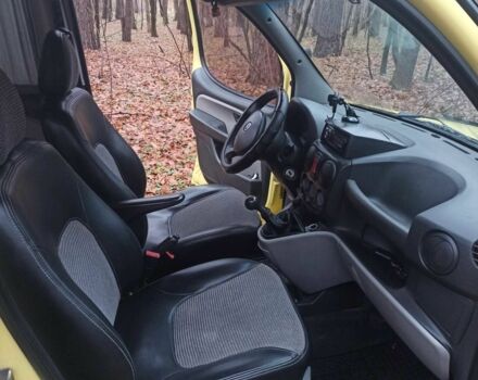 Желтый Фиат Добло, объемом двигателя 1.9 л и пробегом 363 тыс. км за 3400 $, фото 5 на Automoto.ua