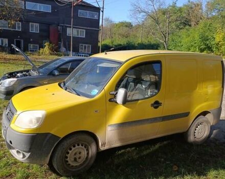 Желтый Фиат Добло, объемом двигателя 1.3 л и пробегом 308 тыс. км за 3100 $, фото 4 на Automoto.ua