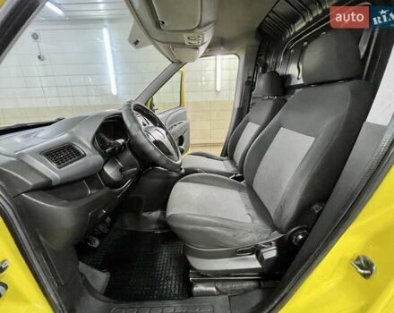 Жовтий Фіат Добло, об'ємом двигуна 1.25 л та пробігом 301 тис. км за 5099 $, фото 18 на Automoto.ua