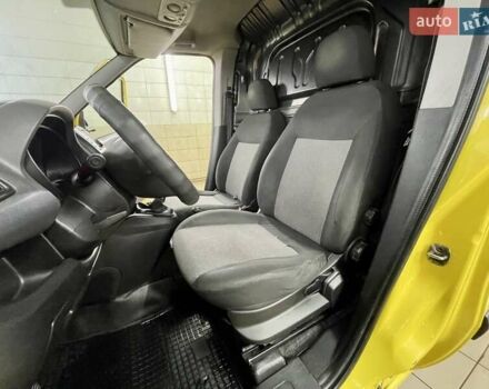 Жовтий Фіат Добло, об'ємом двигуна 1.25 л та пробігом 301 тис. км за 5099 $, фото 17 на Automoto.ua