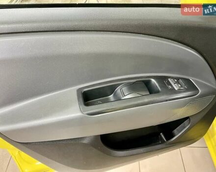 Жовтий Фіат Добло, об'ємом двигуна 1.25 л та пробігом 301 тис. км за 5099 $, фото 21 на Automoto.ua