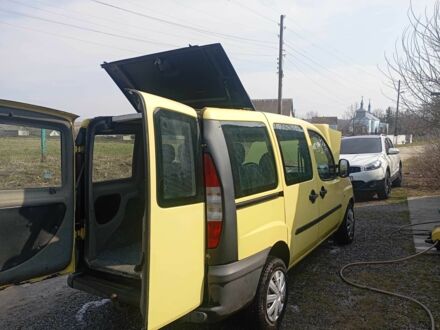 Желтый Фиат Добло, объемом двигателя 1.9 л и пробегом 289 тыс. км за 4099 $, фото 1 на Automoto.ua
