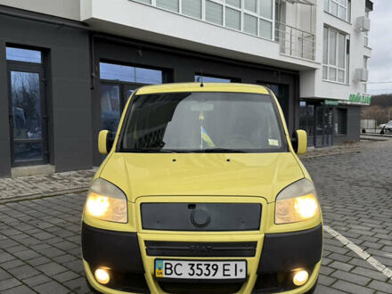 Желтый Фиат Добло, объемом двигателя 1.3 л и пробегом 290 тыс. км за 4000 $, фото 1 на Automoto.ua