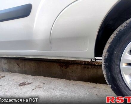 Серый Фиат Добло, объемом двигателя 1.9 л и пробегом 399 тыс. км за 6500 $, фото 2 на Automoto.ua