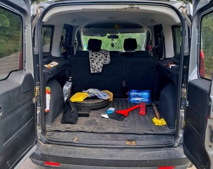 Серый Фиат Добло, объемом двигателя 1.4 л и пробегом 142 тыс. км за 9500 $, фото 4 на Automoto.ua