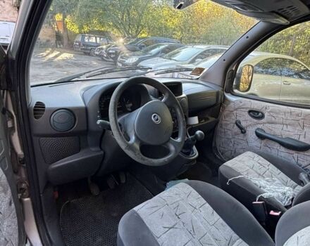 Серый Фиат Добло, объемом двигателя 1.2 л и пробегом 200 тыс. км за 1650 $, фото 3 на Automoto.ua