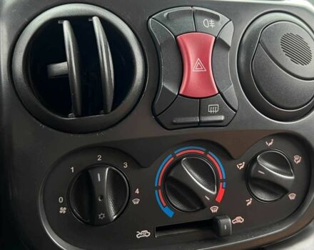 Серый Фиат Добло, объемом двигателя 1.9 л и пробегом 380 тыс. км за 5750 $, фото 10 на Automoto.ua