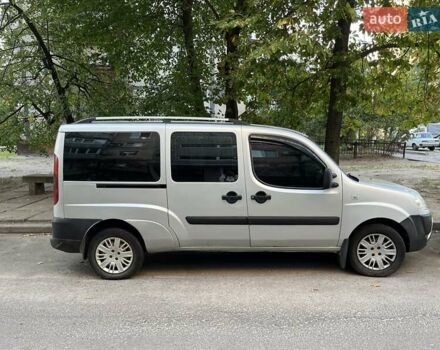 Серый Фиат Добло, объемом двигателя 1.9 л и пробегом 350 тыс. км за 6000 $, фото 2 на Automoto.ua