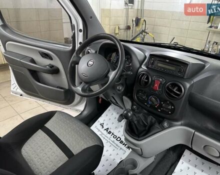 Серый Фиат Добло, объемом двигателя 1.9 л и пробегом 175 тыс. км за 6999 $, фото 19 на Automoto.ua