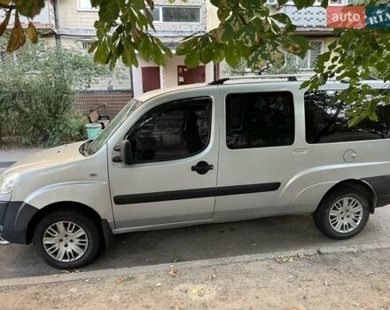 Серый Фиат Добло, объемом двигателя 1.9 л и пробегом 350 тыс. км за 6000 $, фото 3 на Automoto.ua