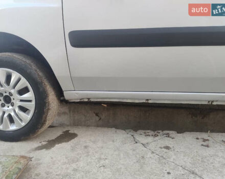 Серый Фиат Добло, объемом двигателя 1.9 л и пробегом 399 тыс. км за 6500 $, фото 5 на Automoto.ua