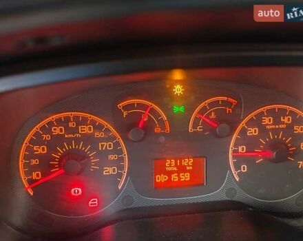 Серый Фиат Добло, объемом двигателя 1.6 л и пробегом 230 тыс. км за 8200 $, фото 9 на Automoto.ua