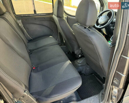 Серый Фиат Добло, объемом двигателя 1.3 л и пробегом 370 тыс. км за 6500 $, фото 16 на Automoto.ua