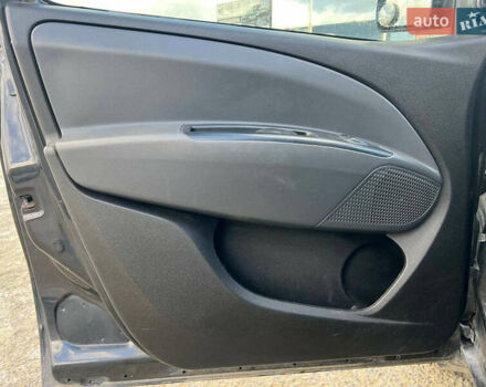 Сірий Фіат Добло, об'ємом двигуна 1.4 л та пробігом 223 тис. км за 7290 $, фото 13 на Automoto.ua