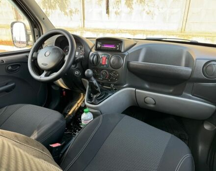 Серый Фиат Добло, объемом двигателя 1.3 л и пробегом 370 тыс. км за 6500 $, фото 7 на Automoto.ua