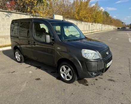 Серый Фиат Добло, объемом двигателя 1.3 л и пробегом 370 тыс. км за 6500 $, фото 2 на Automoto.ua