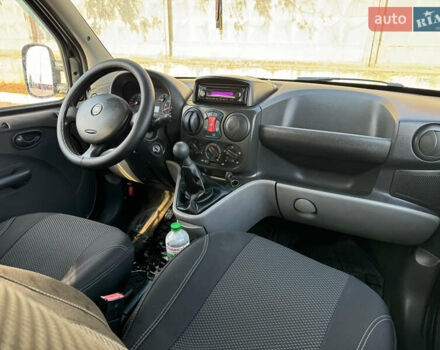 Серый Фиат Добло, объемом двигателя 1.3 л и пробегом 370 тыс. км за 6500 $, фото 11 на Automoto.ua