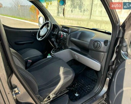 Серый Фиат Добло, объемом двигателя 1.3 л и пробегом 370 тыс. км за 6500 $, фото 12 на Automoto.ua