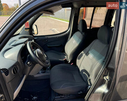 Серый Фиат Добло, объемом двигателя 1.3 л и пробегом 370 тыс. км за 6500 $, фото 14 на Automoto.ua