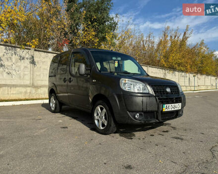 Серый Фиат Добло, объемом двигателя 1.3 л и пробегом 370 тыс. км за 6500 $, фото 2 на Automoto.ua