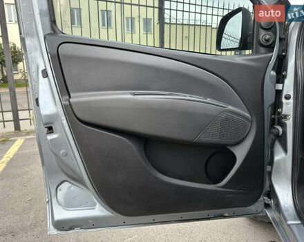 Серый Фиат Добло, объемом двигателя 1.6 л и пробегом 295 тыс. км за 9300 $, фото 18 на Automoto.ua