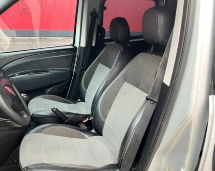 Серый Фиат Добло, объемом двигателя 1.6 л и пробегом 220 тыс. км за 6100 $, фото 4 на Automoto.ua