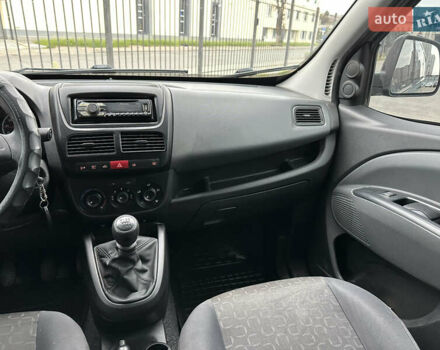 Серый Фиат Добло, объемом двигателя 1.6 л и пробегом 295 тыс. км за 9300 $, фото 14 на Automoto.ua