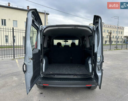 Серый Фиат Добло, объемом двигателя 1.6 л и пробегом 295 тыс. км за 9300 $, фото 4 на Automoto.ua