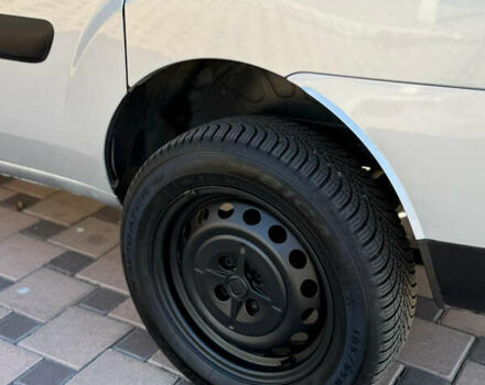 Серый Фиат Добло, объемом двигателя 1.3 л и пробегом 180 тыс. км за 5999 $, фото 16 на Automoto.ua