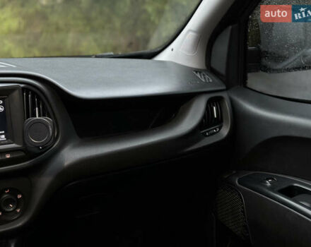 Серый Фиат Добло, объемом двигателя 1.6 л и пробегом 260 тыс. км за 12150 $, фото 36 на Automoto.ua