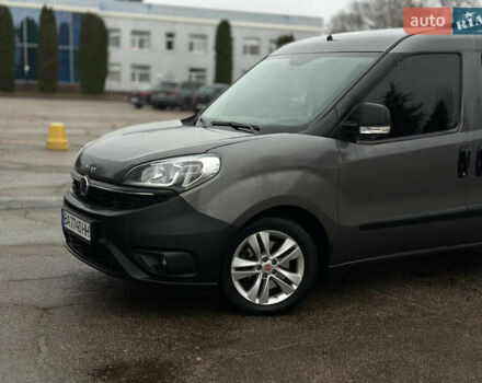 Серый Фиат Добло, объемом двигателя 1.6 л и пробегом 260 тыс. км за 12150 $, фото 1 на Automoto.ua